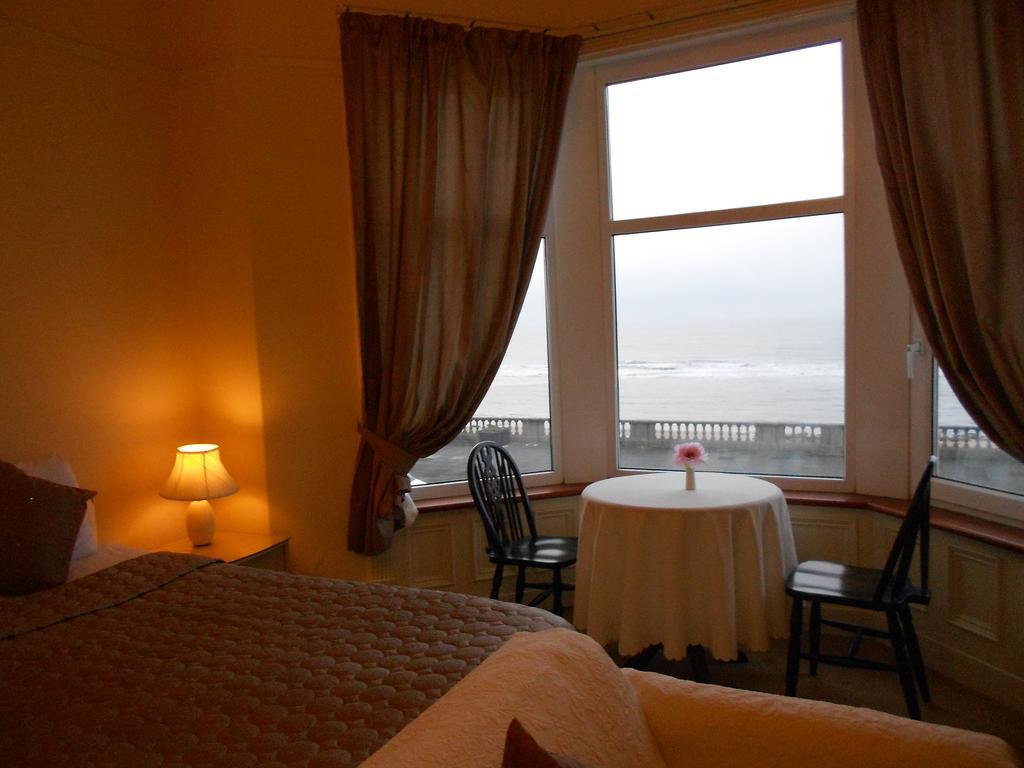 Marlborough Guest Accommodation Уитли Бей Екстериор снимка